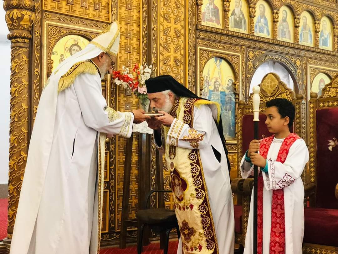 مطران المنيا للكاثوليك يترأس القداس بكنيسة القيامة بالمنيا الجديدة