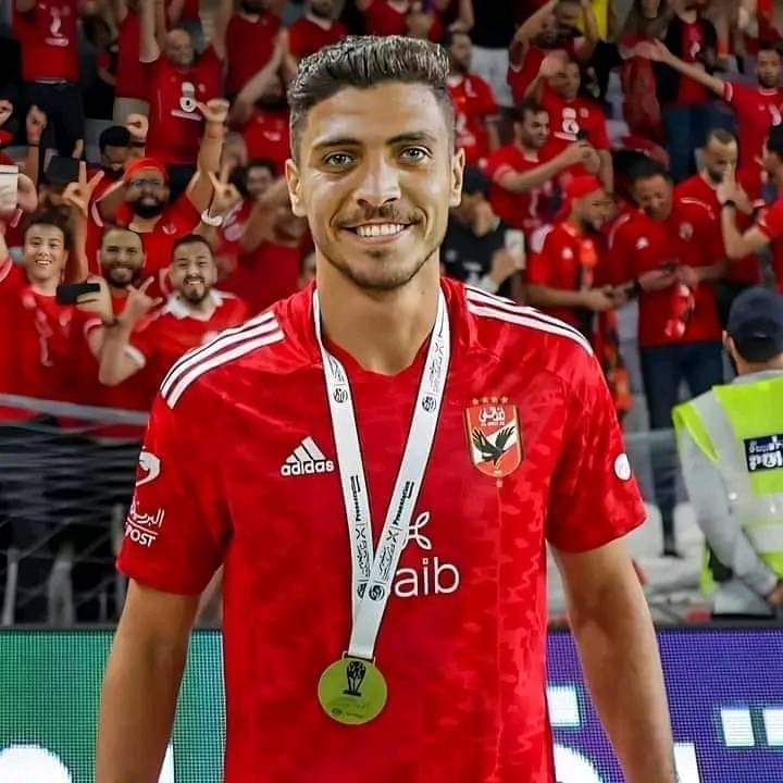 خاص | تفاصيل عودة مهاجم الأهلي السابق إلى الفريق 


