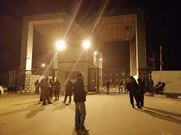 بعد إجراءات الفحص الطبي وفد أمني مصري يسلم المحتجزين للكيان الصهيوني