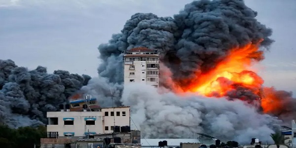 بدء عودة المئات من النازحين الفلسطينيين إلى منازلهم بقطاع غزة 