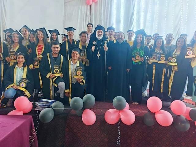 مطران المنيا للكاثوليك يترأس حفل تكريم الخريجيين بكنيسة القديسة تريزا بالحواصلية