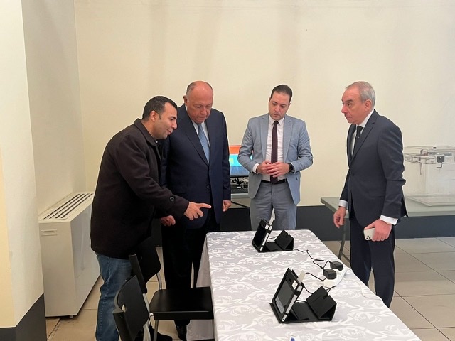 وزير الخارجية يتفقد الاستعدادات النهائية لعقد الانتخابات الرئاسية بسفارة مصر في باريس