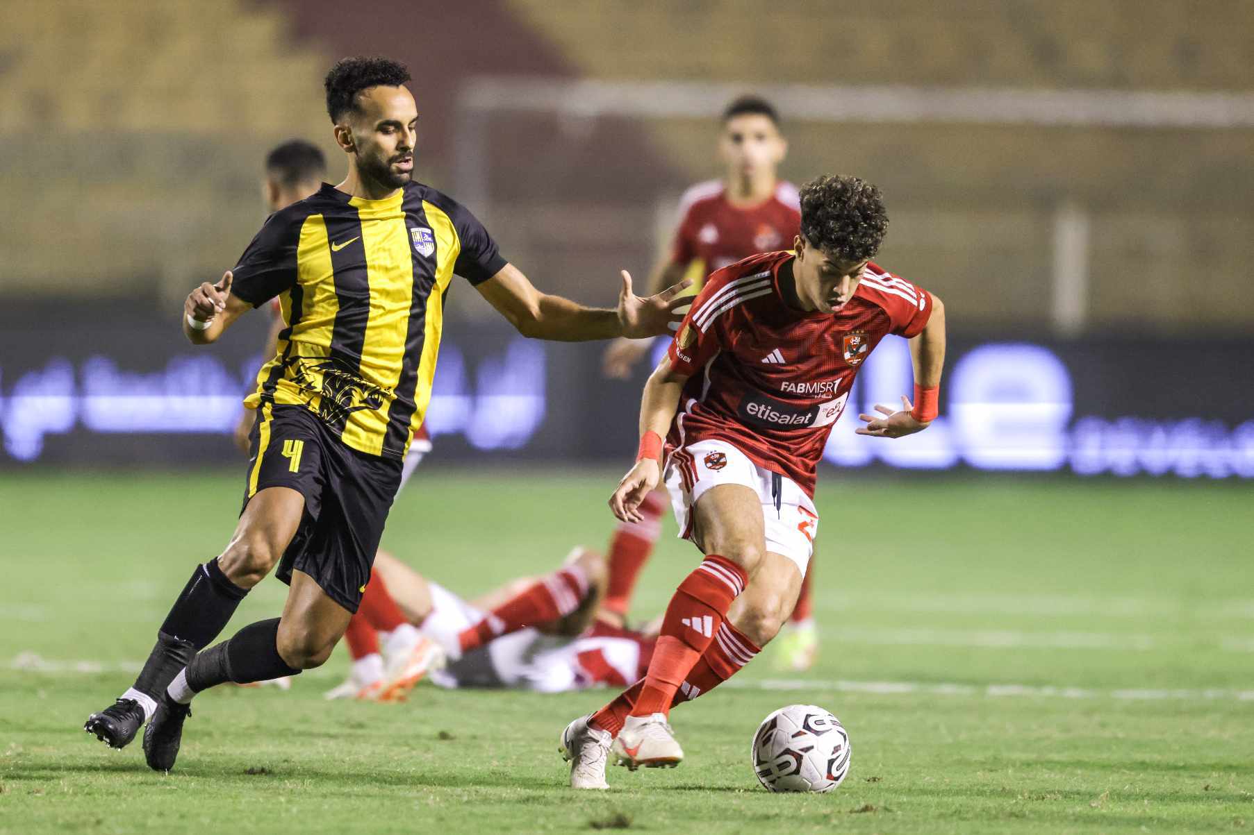 الأهلي يفوز على المقاولون العرب بهدفين مقابل هدف بالدوري




