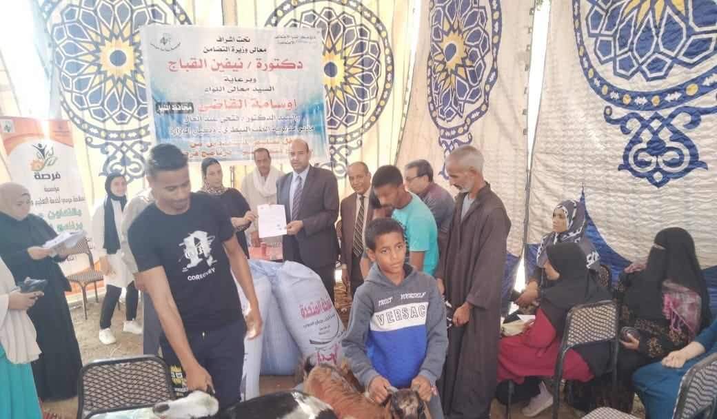 محافظ المنيا: تسليم 304 رأس ماشية بمركزي المنيا وسمالوط ضمن برنامج 