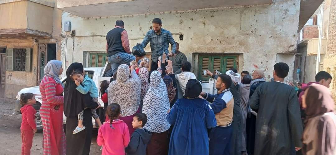 محافظ المنيا يوجه بالاستمرار في ضخ المزيد من السلع بالأسواق والمنافذ