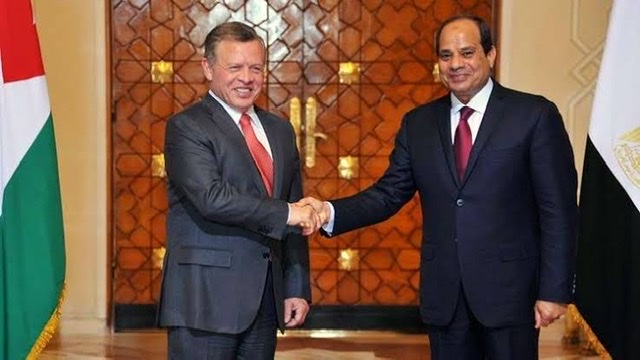 ملك الأردن يهنئ الرئيس السيسي : حريصون على توطيد العلاقات والتعاون بين البلدين 