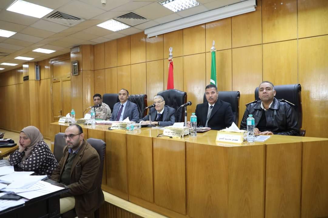محافظ المنيا يهنئ الرئيس السيسي بفوزه لفترة رئاسية جديدة ويناقش عددا من الملفات الخدمية الهامة