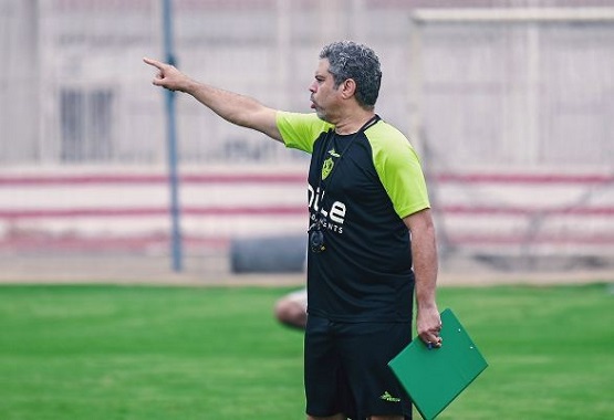جلسة خاصة بين معتمد جمال ولاعب الفريق .. أعرف التفاصيل