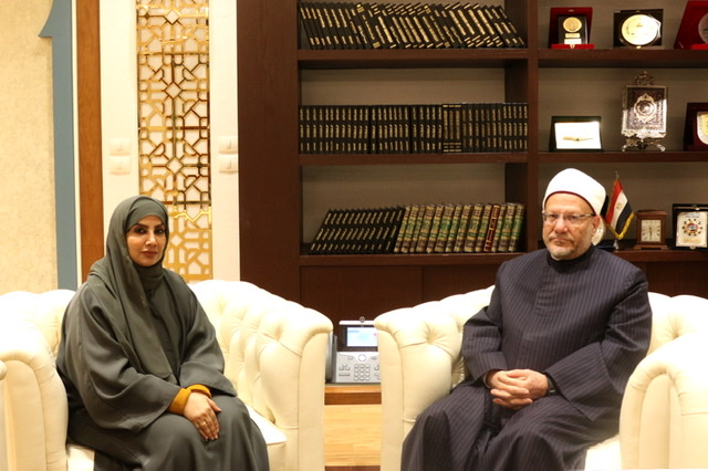 مفتي الجمهورية يستقبل مديرة المكتب الكويتي للمشروعات الخيرية بالقاهرة ويبحثان سبل التعاون