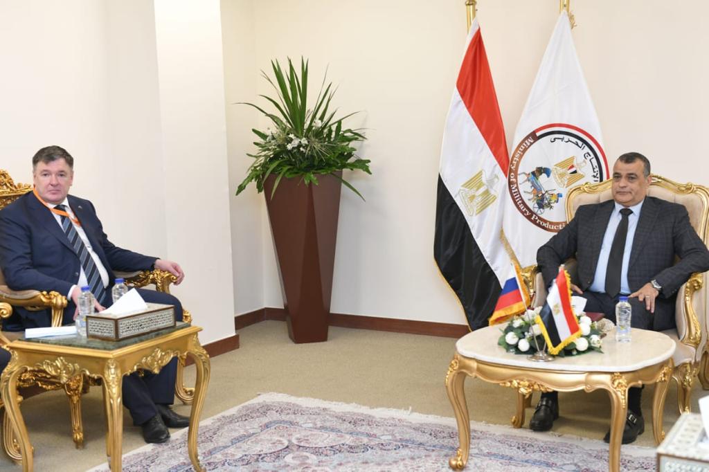 وزير الإنتاج الحربي يبحث مع ممثلي روس أوبورون الروسية سبل تعزيز التعاون المشترك