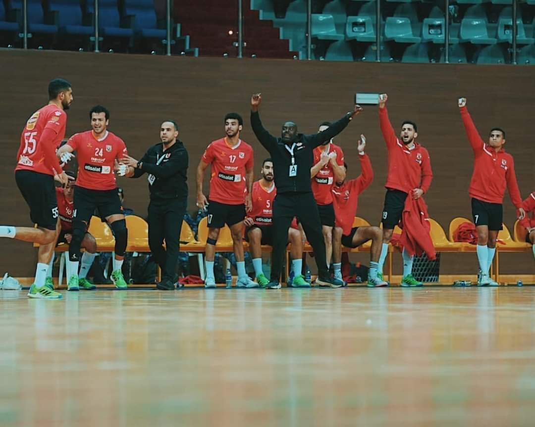 رجال يد الأهلي يتوج بالسوبر المصري بعد الفوز على الزمالك


