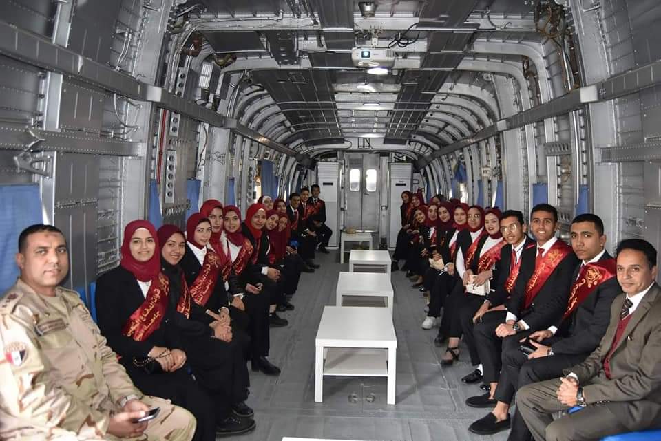 طلاب جامعة المنوفية في زيارة إلي  متحف القوات الجوية
