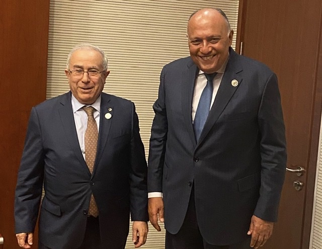 وزير الخارجية و نظيره الجزائري يتبادلان الرؤى حول القضايا محل الاهتمام المشترك بأديس أبابا