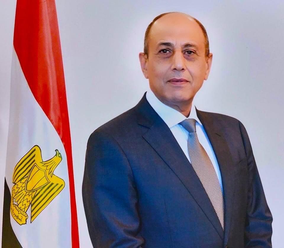 الفريق محمد عباس يهنئ أسرة الطيران المدنى بحلول شهر رمضان

