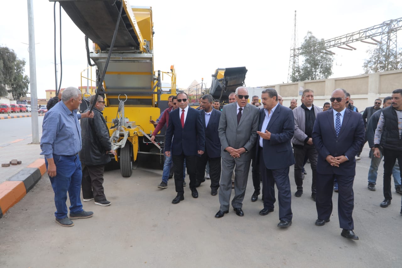 محافظ الجيزة : دعم منظومة النظافه ب ٦١ سيارة ومعدة جديدة وإحلال شامل بتكلفة ١٤٦ مليون جنيه
