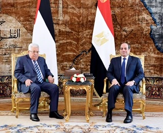 السيسي يهنئ رئيس المجلس الرئاسي الليبي والرئيس الفلسطيني بحلول شهر رمضان
