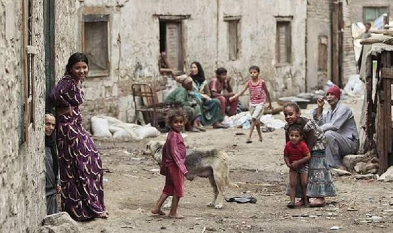 رويترز: 62 مليون مصري فقراء أو قرب خط الفقر في بلد يحتل المرتبة الثالثة عالميا في استيراد السلاح