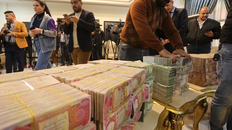 لجنة تقصي حقائق عراقية في سرقة القرن: مكتب الكاظمي لعب دورا رئيسيا في تسهيل السرقة وتهريب الأموال