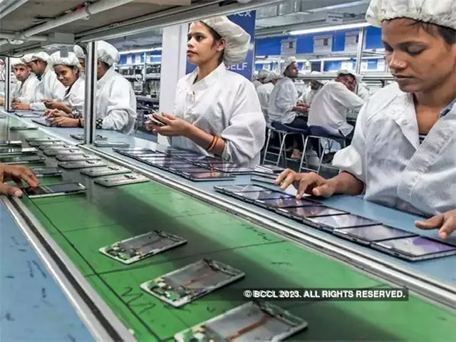 صادرات الهند من الهواتف المحمولة تتجاوز 10 مليارات دولار في 2022-2023