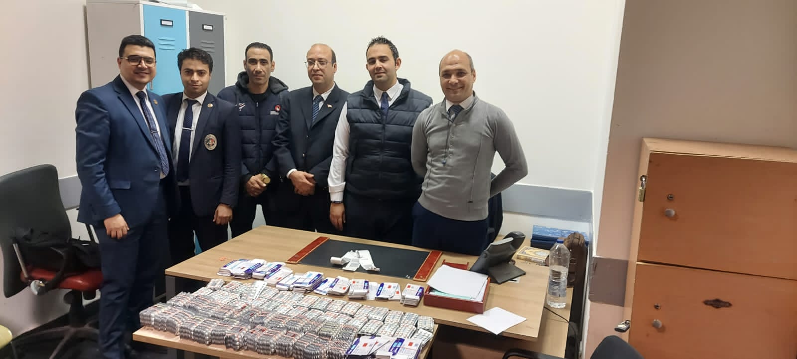 ضبط راكب حاول تهريب ٨٠٦ شريط دوائي واخر بحوزته ١٠٦٠ عبوة مستحضرات تجميل

