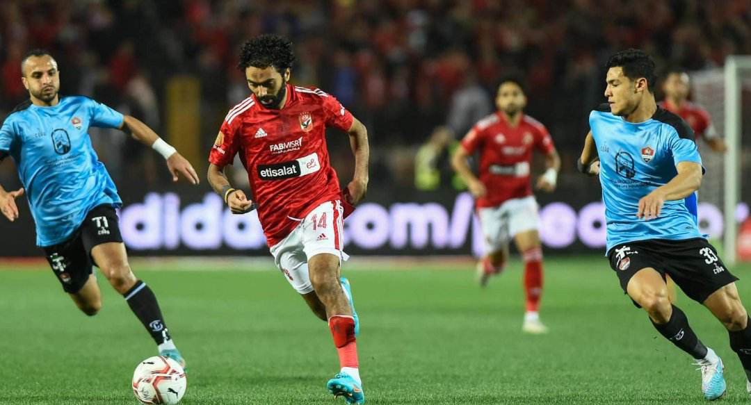 الأهلي يفوز على المحلة بثلاثية نظيفة ويواصل انفراده بصدارة الدوري 


