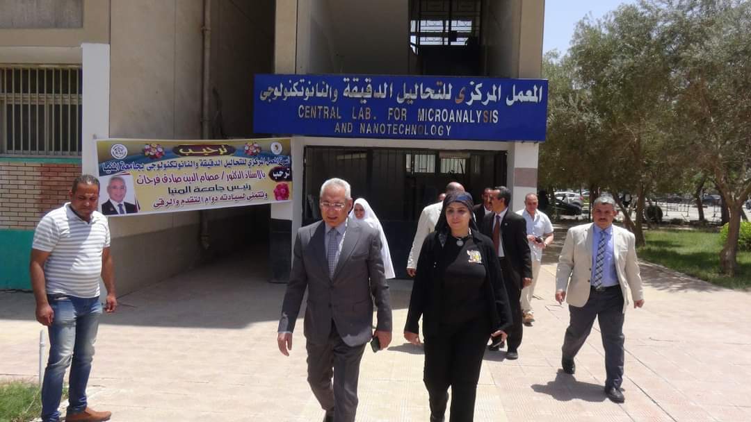 رئيس جامعة المنيا يتفقد وحدات المعمل المركزي للتحاليل الدقيقة والنانوتكنولوجي بجامعة المنيا
