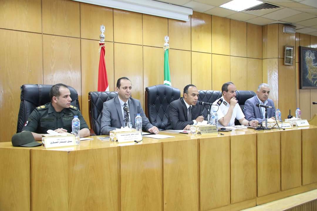 نائب محافظ المنيا يبحث تقنين عدد من أراضي أملاك الدولة خلال اجتماع لجنة البت

