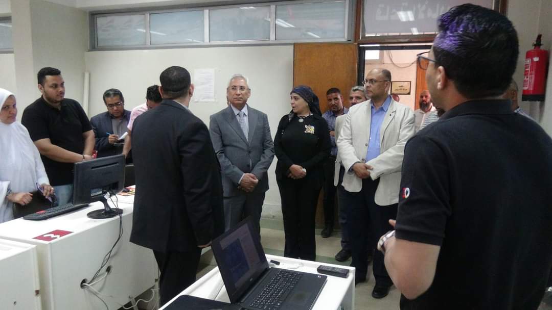 رئيس جامعة المنيا يتفقد معمل أماديوس لأنظمة حجز الطيران بكلية السياحة والفنادق