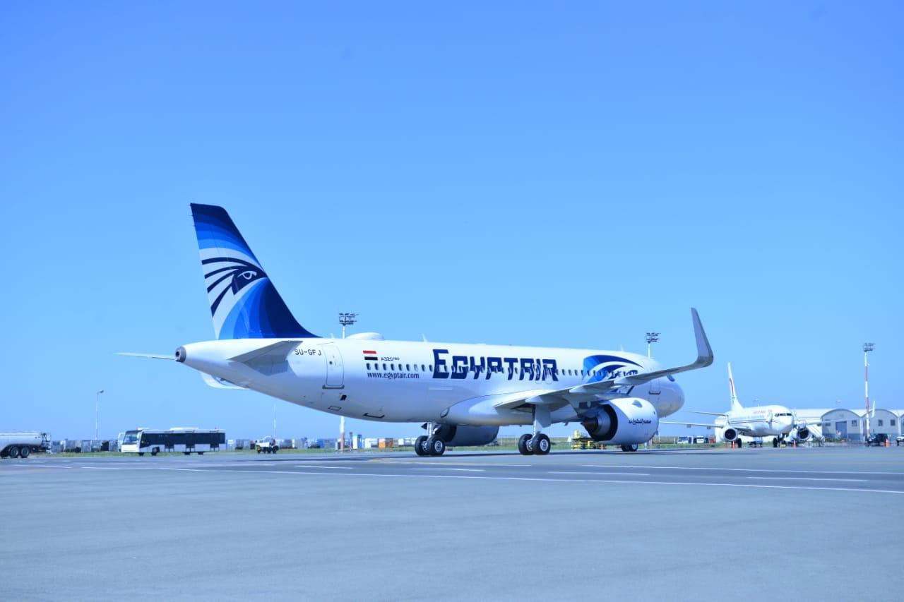 مصر للطيران تغير مسار رحلتها المتجهة إلي واشنطن لإنقاذ حياة راكبة

