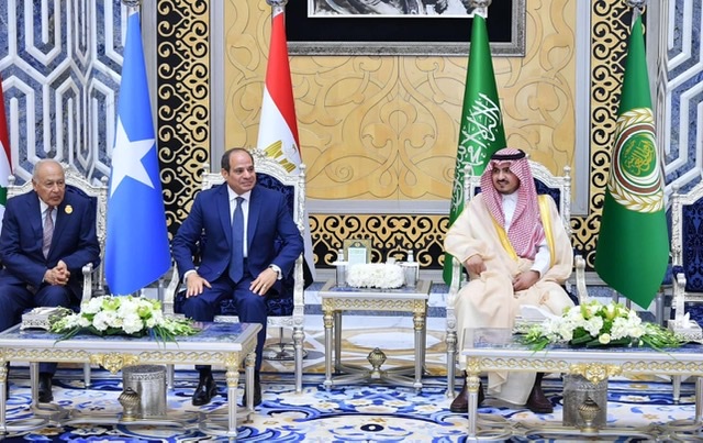 بالصور.. الرئيس السيسي يصل جدة للمشاركة في القمة العربية 32
