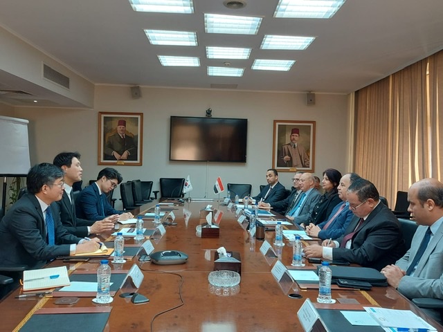 هونج و معيط يتفقان على زيادة الاستثمارات الكورية في مصر
