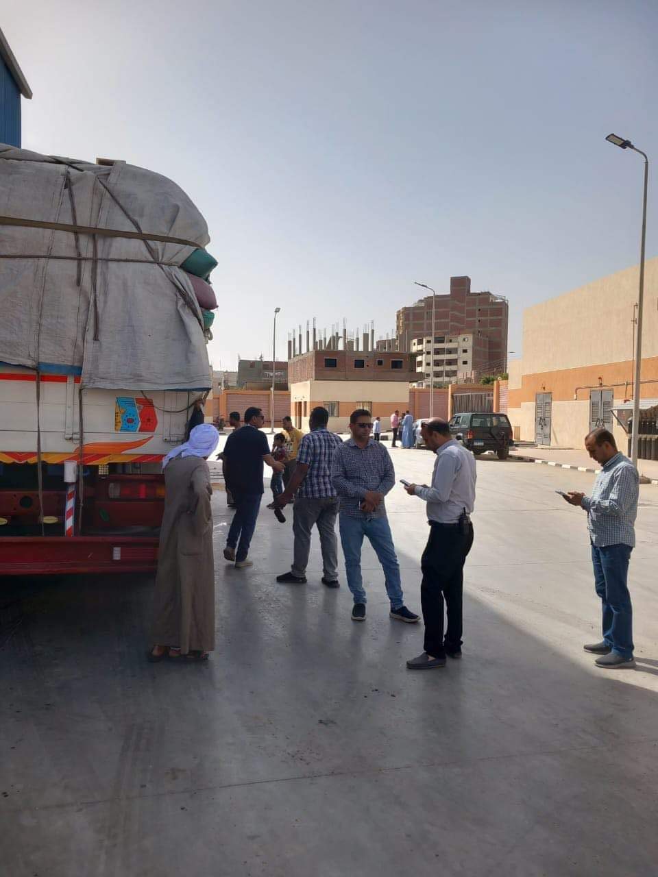 ضبط 3 سيارات محملة بـ 74 طن من محصول القمح بهدف الاحتكار بمركزي المنيا والعدوة