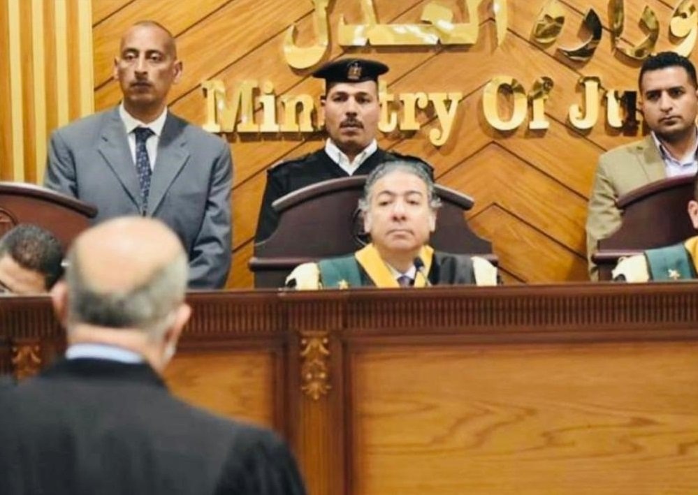 تأجيل محاكمة ٦ متهمين بالتخطيط لاغتيال شخصيات سياسية واعلامية بينهم أحمد موسى إلى ١٨ يونيو

