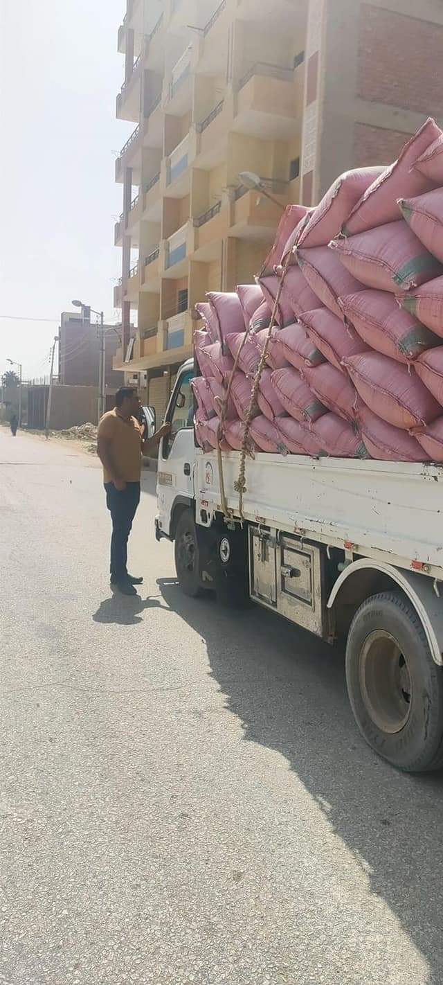 ضبط سيارة نصف نقل محملة بـ 12 طن قمح بدون تصريح بحي غرب مدينة المنيا