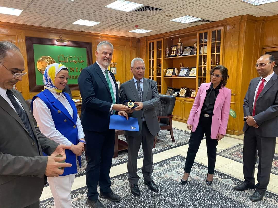 برقية شكر من سفارة كولومبيا لرئيس جامعة المنيا