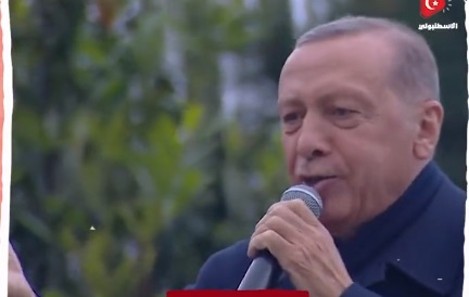 بالفيديو .. أردوغان يشارك أنصاره بأغنية النصر بعد فوزه بالرئاسة التركية