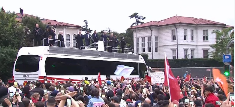 أردوغان عقب فوزه :  نحن عشاق إسطنبول معها بدأنا مسيرتنا ومعها سنستمر

