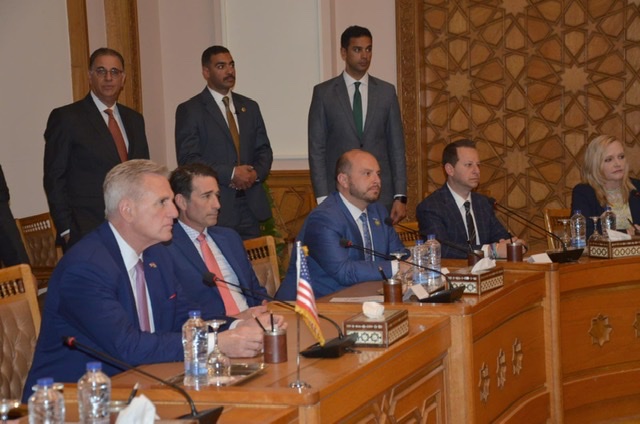 وزير الخارجية يستقبل وفداً من الكونجرس الأمريكي برئاسة رئيس مجلس النواب 
