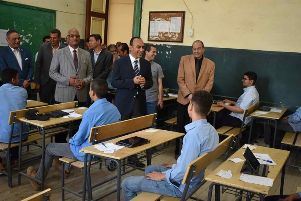 نائب محافظ المنيا يتابع بدء امتحانات الفصل الدراسى الثانى بعدد من اللجان