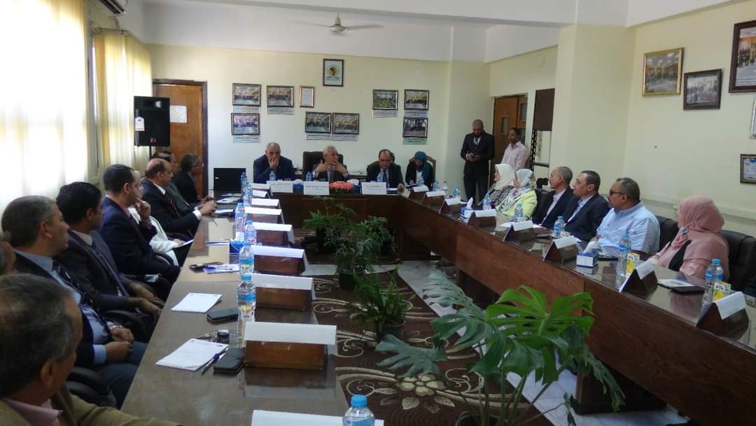 رئيس جامعة المنيا يفتتح البرنامج التدريبي لدورة أعضاء هيئة التدريس الراغبين في الترشح لوظيفة عميد