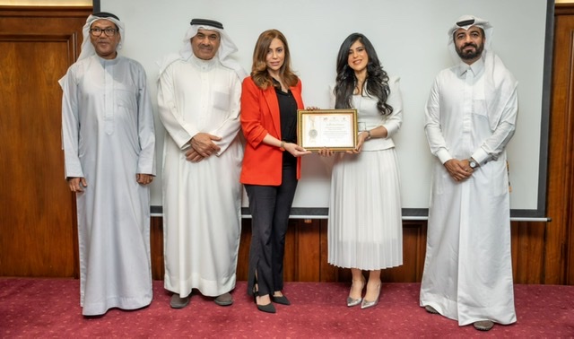 جمعية البحرين للعمل التطوعي تمنح الفنانة سماح زيدان عضوية فخرية