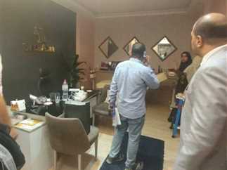 غلق اكبر مركز تجميل في قنا تقوده طبيبة 