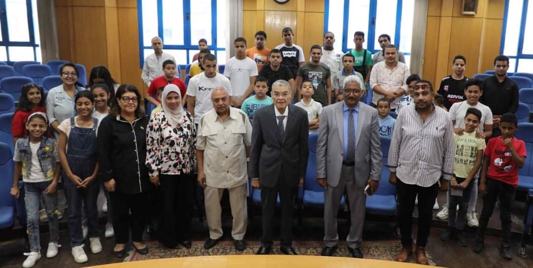 محافظ المنيا يوزع هدايا عيد الأضحى على أطفال مؤسسات وجمعيات دور الرعاية