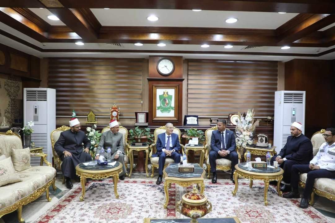 محافظ المنيا يستقبل المهنئين بعيد الأضحى المبارك