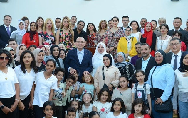 القائم بأعمال السفارة التركية يحتفل بالعيد مع أطفال إحدي الجمعيات الخيرية