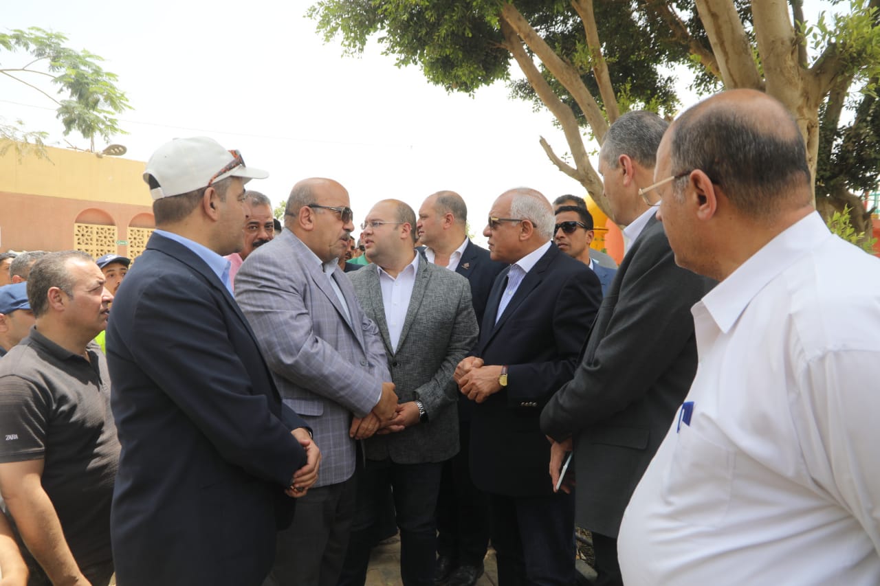 محافظ الجيزة يتابع مراحل العمل بمحطات معالجه الصرف الصحي بأم دينار ومياه الشرب بمنشاة القناطر