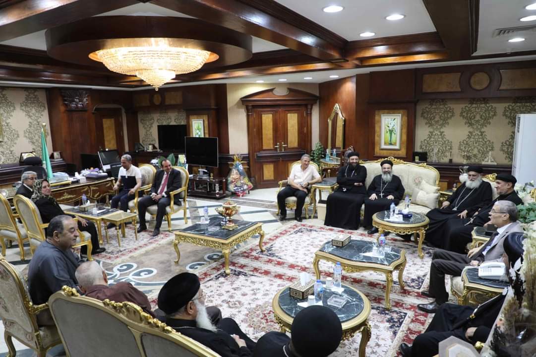 محافظ المنيا يستقبل وفداً من الكنيسة وأعضاء مجلسي النواب والشيوخ للتهنئة باستئناف عمله