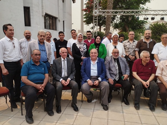 ندوة بمركز طلعت حرب.. متولي يشرح خطورة فقد السيطرة على السوشيال ميديا والواقع الافتراضي 