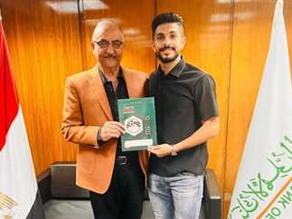 رسميًا .. البنك الأهلي يعلن التعاقد مع مدافع الأهلي 