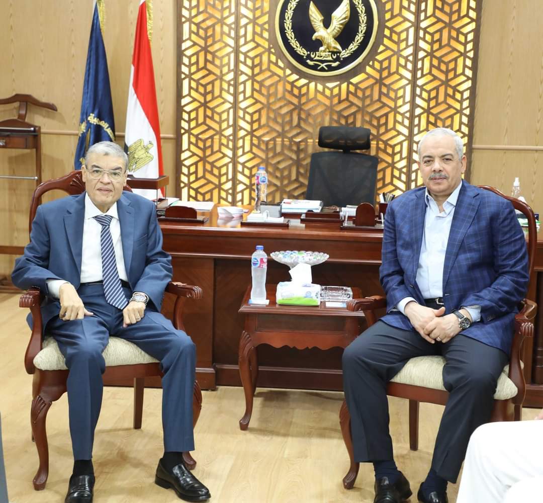 محافظ المنيا يهنئ مدير أمن المنيا الجديد، ويُشيد بالدور الوطنى لرجال الشرطة في تحقيق الأمن والاستقرار